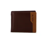 Billetera de cuero color negro con detalles en marrón.