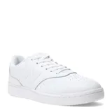 Championes New Balance de estilo urbano, totalmente blancos, con diseño inspirado en el tenis. Presentan el logo de la marca en el lateral, cierre con cordones y suela de goma resistente.