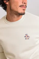 Buzo de cuello redondo color crudo, con detalle de logo bordado en el pecho, mangas largas y puños elastizados.
