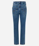 Pantalón de jeans premium azul oscuro de corte recto y cintura media, con bolsillos funcionales, trabillas para cinturón y costuras visibles a contratono. Confeccionado por Marfinno.