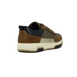 Zapato acordonado marrón con detalles en verde oliva, beige y negro.