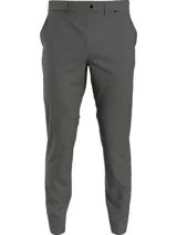 Pantalón de vestir color gris oscuro, corte slim, con cierre de botón y cremallera, trabillas para cinturón y bolsillos delanteros y traseros.