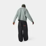 Sweater de tejido de punto color verde agua, con cuello redondo y corte oversize. Presenta un estampado frontal con el texto "EME STUDIOS" y debajo "curated by ben ice".