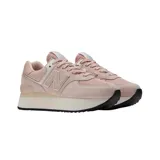 Championes New Balance modelo WL574 ZAC, de diseño urbano con plataforma. Presentan una combinación de gamuza y malla en tonos rosados, con el logo 'N' característico en los laterales y suela dentada en color negro.