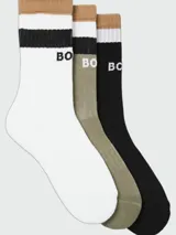 Pack de tres pares de medias de media caña marca Boss, con diseño deportivo de rayas horizontales y el logotipo de la marca estampado en el lateral. Incluye un par blanco, un par verde militar y un par negro.