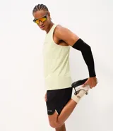 Bermuda deportiva Get Over de tejido ripstop, color gris, con cintura elástica, cordón ajustable, bolsillos laterales con cierre y estampa localizada.