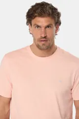 Remera básica de algodón color azul marino, de manga corta, con cuello redondo y logo bordado en el frente.