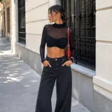 Top de manga larga confeccionado en tul negro transparente, con cuello alto y un corpiño tipo strapless incorporado con detalle fruncido en el centro.