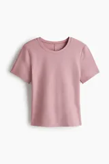 Remera deportiva de tejido funcional con tecnología SoftMove y DryMove, de cuello redondo, manga corta y corte ajustado.