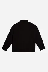 Sobrecamisa de tejido twill de algodón en color beige, con estructura firme, cuello clásico, cierre frontal con botones metálicos y bolsillo aplicado en el pecho.