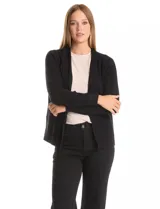 Cardigan de tejido liviano con textura, marca Vila Milano. Presenta un diseño abierto sin botones, mangas largas de corte entallado y terminaciones en puños de rib.