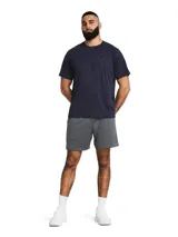 Short deportivo Under Armour Tech para hombre, color gris, con logo de la marca en la pierna izquierda. Confeccionado en tejido UA Tech™ de secado rápido y corte holgado.
