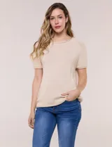 Buzo tejido de punto jersey de algodón color beige, de diseño relajado, escote redondo amplio y mangas cortas raglán.