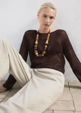 Pantalón crop de lino y viscosa color beige, con diseño recto, cintura elástica y bolsillos laterales.