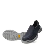 Zapatos tipo slip-on de la marca Caterpillar, confeccionados en lona de color azul marino con suela de goma gris de alta tracción. Presentan costuras reforzadas en la puntera y el logo de la marca en el lateral y la parte frontal de la suela.