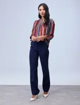 Pantalón de vestir negro, marca Zac & Rachel, con pretina con broches internos y cierre. Delantera y trasera con bolsillos.