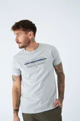 Remera gris melange de algodón con estampado frontal con la palabra "Torino" en azul y negro.