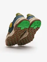 Championes Satorisan modelo Chacrona Linen, de color verde con detalles en beige, naranja y salmón, confeccionados en lino y cuero, con suela chunky moteada y cordones bicolor.