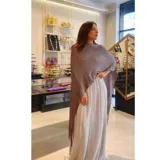 Capa de lurex color negro, talle único.