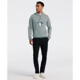 Buzo con capucha de felpa color verde grisáceo, con estampado central del logo de pingüino de la marca. Cuenta con bolsillo tipo canguro y cordones ajustables en la capucha.
