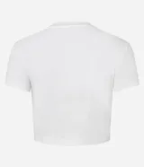 Remera blanca de algodón con corte ajustado al cuerpo, cuello redondo y manga corta. Presenta el texto "Master of Sarcasm" estampado en negro en el pecho.