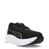 Championes de running Puma Max Stride Lite para mujer, color negro con detalles dorados y suela gruesa blanca.