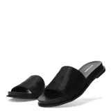 Sandalias planas marca Bottero con banda ancha de cuero con textura de pelo animal print de leopardo y base negra.