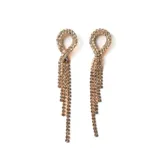 Aros colgantes dorados con forma de lágrima y flecos de strass.