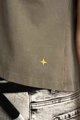 Remera rosa de algodón, corte al cuerpo y mangas cortas.