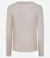 Blusa de punto leve color beige, con cuello degagê, mangas largas y fruncido lateral.