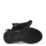 Championes de mujer Umbro Vega de color negro, confeccionados con malla textil transpirable, cordones tono sobre tono y suela de goma amortiguada.
