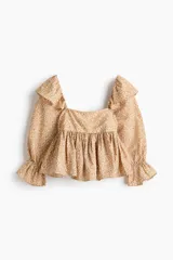 Blusa de viscosa con estampado floreado en tonos tostados y blancos, escote cuadrado, mangas largas abullonadas con puños elásticos y volados, y detalle fruncido bajo el busto.