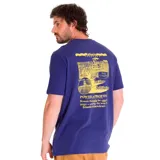 Remera azul con estampado amarillo con el logo de la marca Caterpillar.