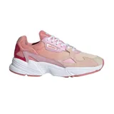 Championes Adidas modelo Falcon W, con diseño retro inspirado en los años 90. Presentan una combinación de tonos rosados y detalles en contraste, confeccionados en malla y gamuza con una entresuela gruesa de EVA para mayor amortiguación.