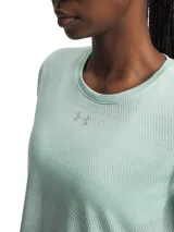Remera deportiva de manga corta Under Armour modelo Velociti Shortsleeve, color verde menta, con tejido de jacquard ultra suave, ligero y transpirable con elasticidad en cuatro direcciones. Cuenta con cuello redondo y aberturas laterales en el bajo.