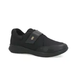 Championes deportivos de diseño minimalista en tonos beige, con cierre de velcro y detalle de logo metálico dorado. Presentan una suela de plataforma ergonómica en color crema.