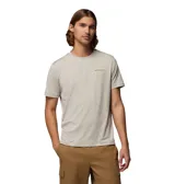 Remera técnica Columbia para hombre, de color gris claro, manga corta y cuello redondo. Cuenta con el logo de la marca bordado en el pecho en tono amarillo.