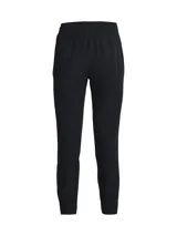 Pantalón de chándal Under Armour Unstoppable para mujer, color negro, con cintura elástica ajustable, bolsillos laterales con cierre y tobillos ajustados. Confeccionado en tejido ultracómodo, repelente al agua y de secado rápido.