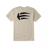 Remera color crema de manga corta con cuello redondo y logo de Etnies en el pecho.