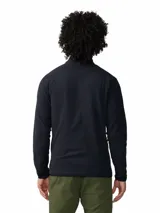 Campera polar de hombre Mountain Hardwear modelo Microchill Full Zip, color negro, con cierre frontal completo, cuello alto y bolsillos laterales con cierre. Confeccionada en poliéster reciclado, cuenta con mangas raglán y logo bordado en el pecho.
