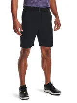 Short Under Armour modelo UA Drive, color negro, de corte recto y frente plano, con diseño elástico y liviano, ideal para golf.
