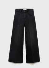Jeans wide leg de tiro alto, color gris oscuro, con diseño de cinco bolsillos, trabillas para cinto y cierre frontal de cremallera y botón.