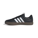 Championes Adidas VL Court 3.0, color negro con detalles en blanco y suela marrón.