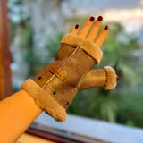 Mitones marrones de lana y napa italiana con borde de piel sintética.