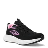 Championes deportivos Umbro modelo Vega, color negro con detalles en rosado y suela blanca. Presentan capellada de tejido tipo malla transpirable y logo de la marca en el lateral.