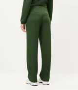 Pantalón deportivo Get Over de corte recto y color verde militar, confeccionado en mezcla de viscosa, poliéster y elastano. Cuenta con cintura ancha de sastrería y frisos o pliegues frontales.