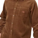 Camisa marrón de pana con corte clásico, manga larga, cuello camisero y bolsillo en el pecho con logo bordado.