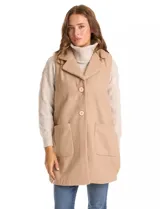 Chaleco largo de paño marca Barrington, color negro, con cuello solapa, cierre frontal con botones y bolsillos delanteros aplicados.