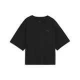 Remera Puma modelo Classics Relaxed de corte holgado, color negro, de manga corta y cuello redondo, con pequeño logo metalizado en el pecho.
