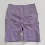 Short deportivo color verde agua, de tiro alto y corte ajustado, con frunce en la parte trasera.